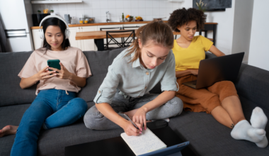 Longitudinal Between- and Within-Person Associations Among Screen Time, Bedtime, and Daytime Sleepiness Among Adolescents: Three-Wave Prospective Panel Study