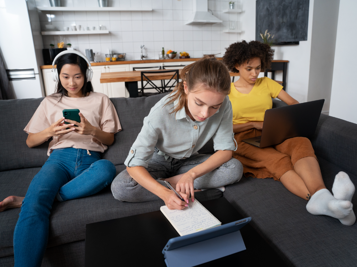 Longitudinal Between- and Within-Person Associations Among Screen Time, Bedtime, and Daytime Sleepiness Among Adolescents: Three-Wave Prospective Panel Study