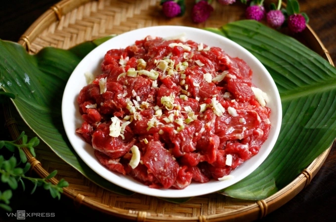 People with longer lifespans typically eat red meat sparingly or reserve it for special occasions. Photo by VnExpress/Bui Thuy