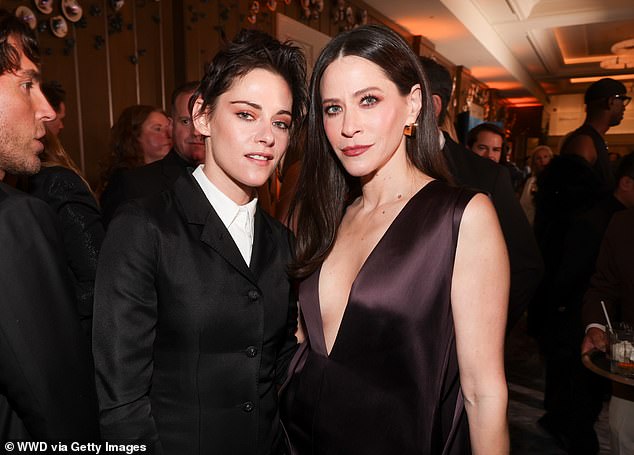 Kristen Stewart posed for a snap with Jackie Tohn