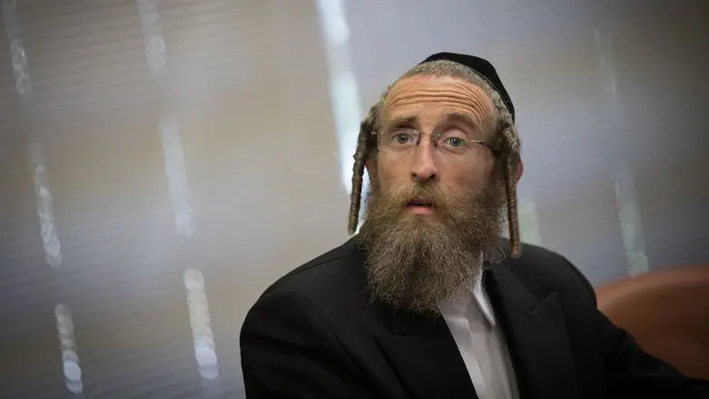 First crack in the coalition? Agudat Yisrael MK votes with the opposition