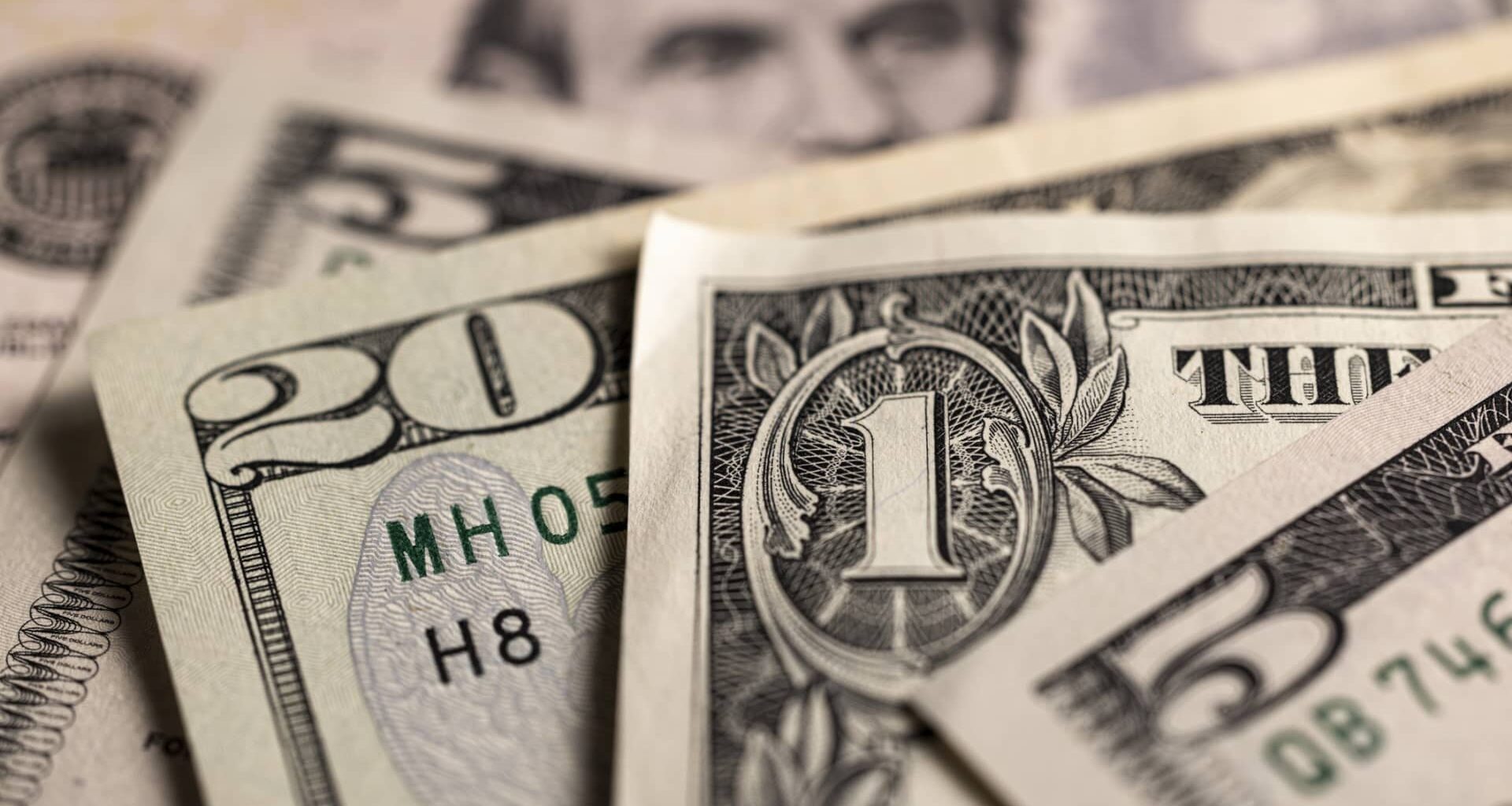 Dollar rises as U.S. jobless claims unexpectedly fall