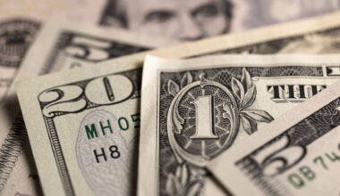 Dollar rises as U.S. jobless claims unexpectedly fall