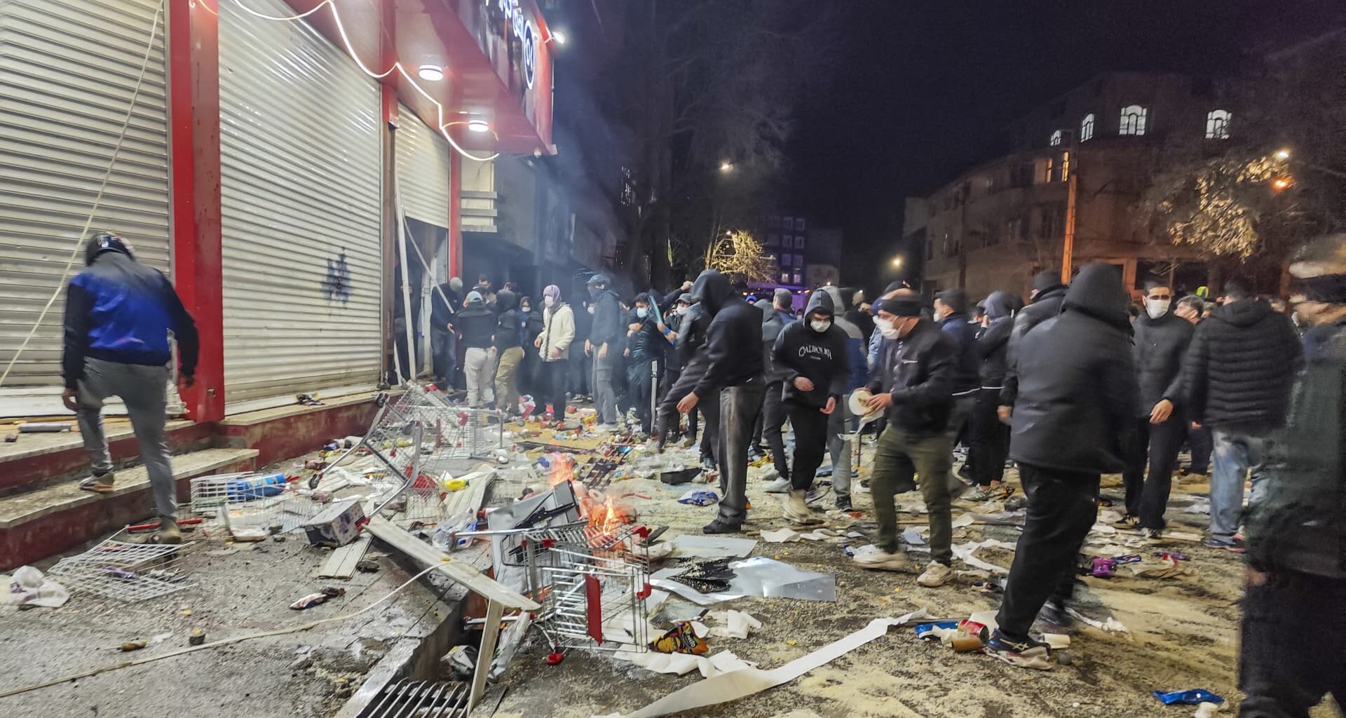 New Trump warning as Iran cuts internet with protests across country