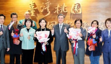 Premier Cho greets returning trade negotiators, praises achievements