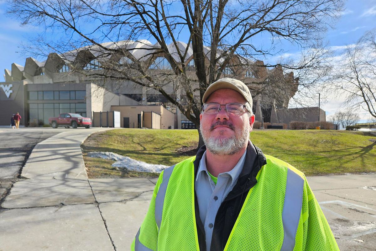 Classified Staff Showcase: Kenny Lipscomb | E-News