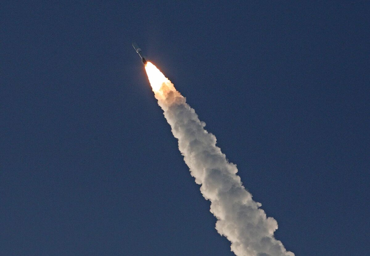 Amazon Seeks FCC Extension of Satellite Deadline, Lacks Rockets