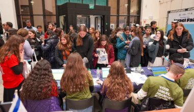 Largest Israel fair draws 600 students exploring aliyah