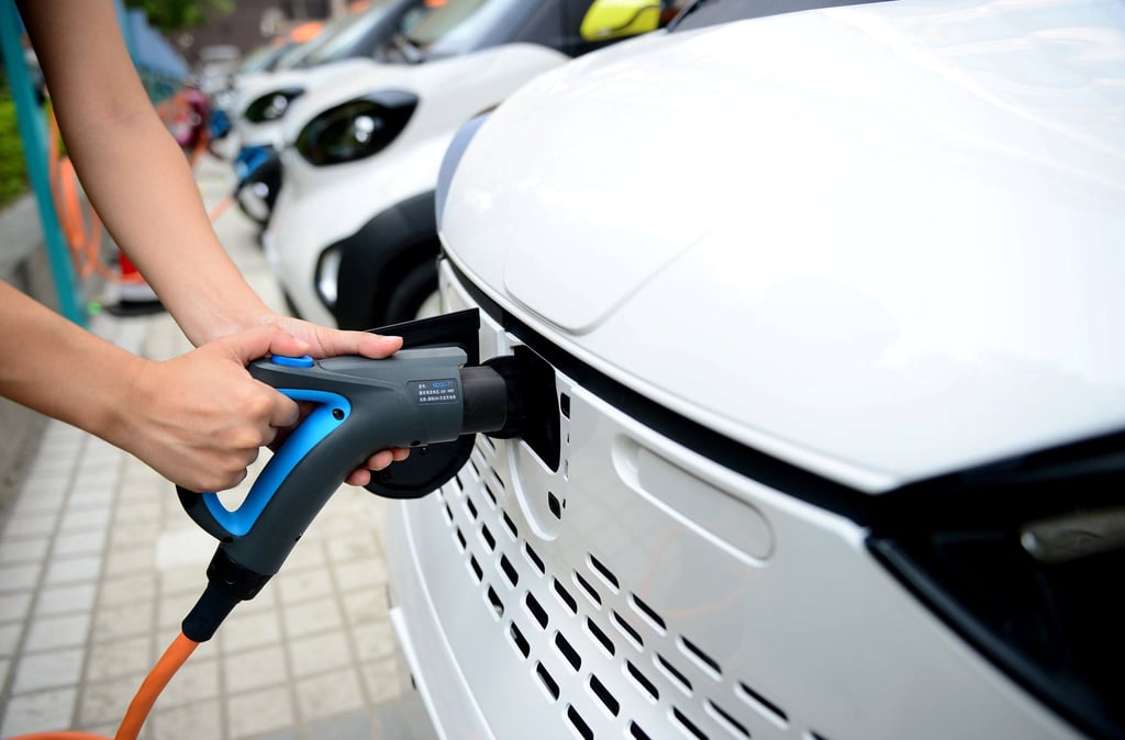 A charging cable is connected to an electric vehicle at a charging station in Liuzhou, Guangxi Zhuang Autonomous Region, China, July 31, 2017. Photo: Reuters