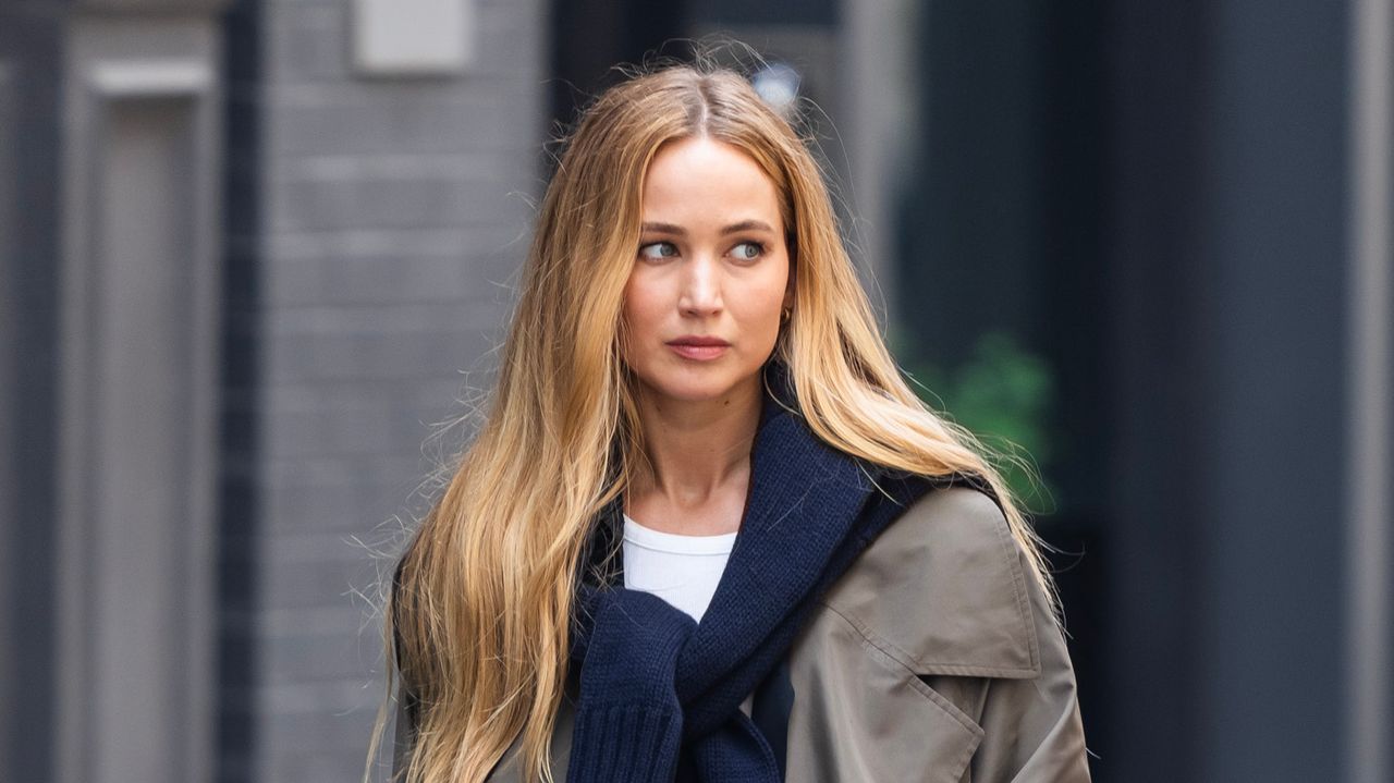 Jennifer Lawrence's Strict Outfit Rule Will Change the Way You Dress in 2026