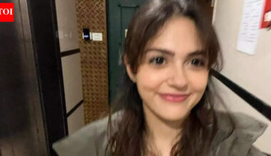 Aneet Padda kicks off 2026 with cheerful blur selfie, apologises for a late New Year wish and pens a warm, whimsical note for her fans: 'The timeline is messed up' | Hindi Movie News