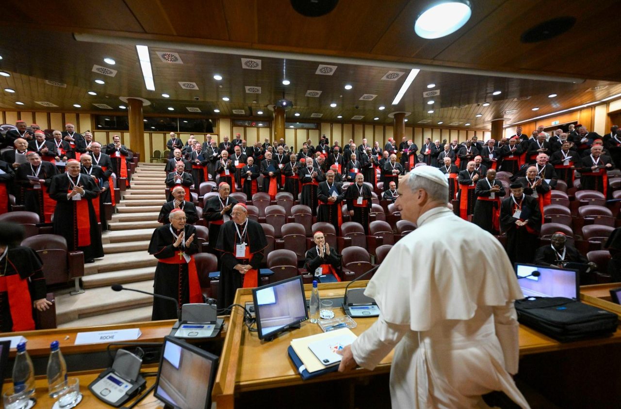 Pope at Consistory: It's not the Church that attracts but Christ