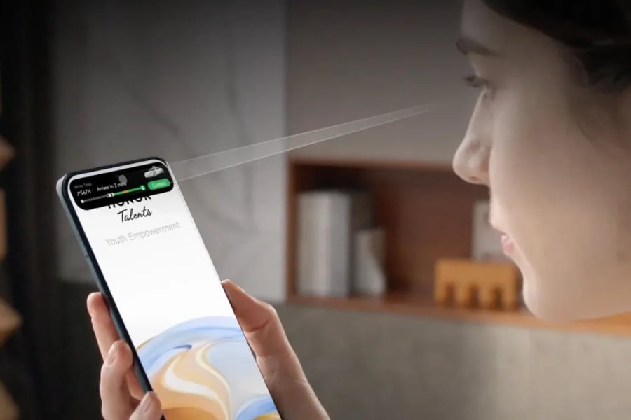 Honor Magic 8 phones can now turn screen pages by tracking your eyes