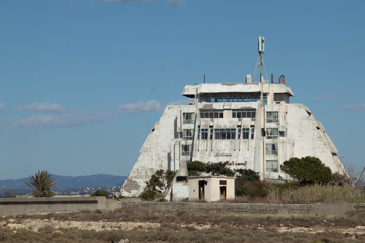 Revisiting 2025: 20 Classic Projects and Defining Stories in Architecture - Image 5 of 23