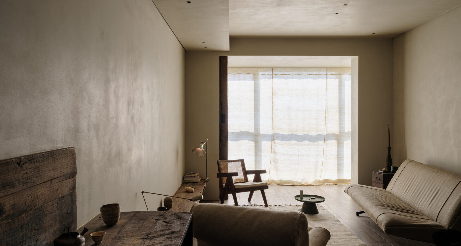 A Young Artist’s Home in Collected Time / Mountain Soil Interior Design