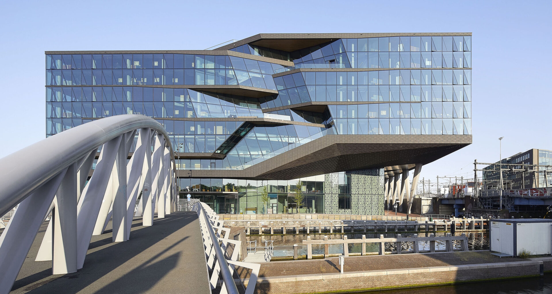 Booking.com City Campus / UNStudio