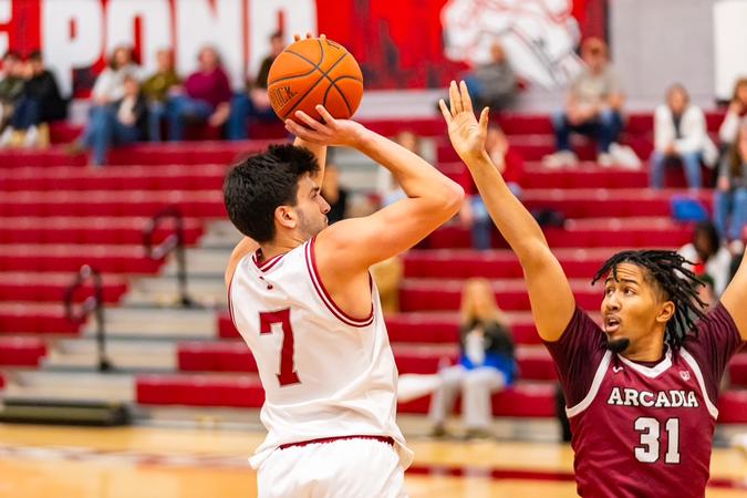 Men's Basketball Clipped by Arcadia, 66-65