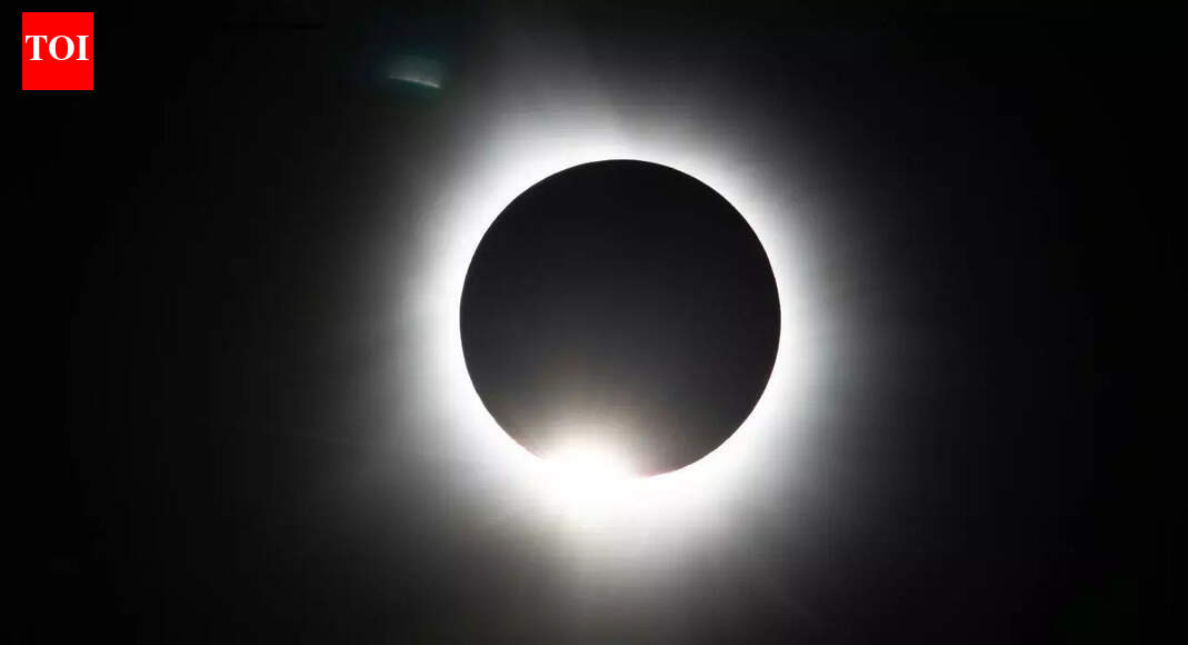 When will a total solar eclipse, the blood moon, and the ring of fire appear in 2026 |