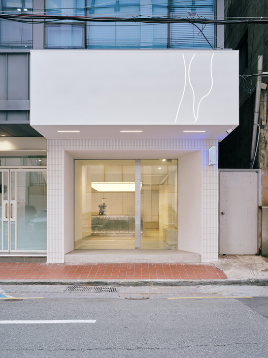 DEMER Busan Station Store / design by 83 - Image 5 of 37