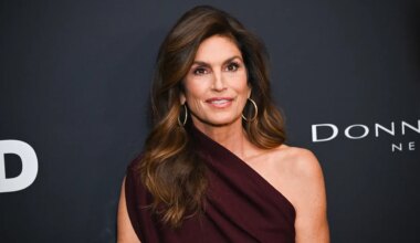 Cindy Crawford's parenting advice at WWD Awards: 'Be on time'