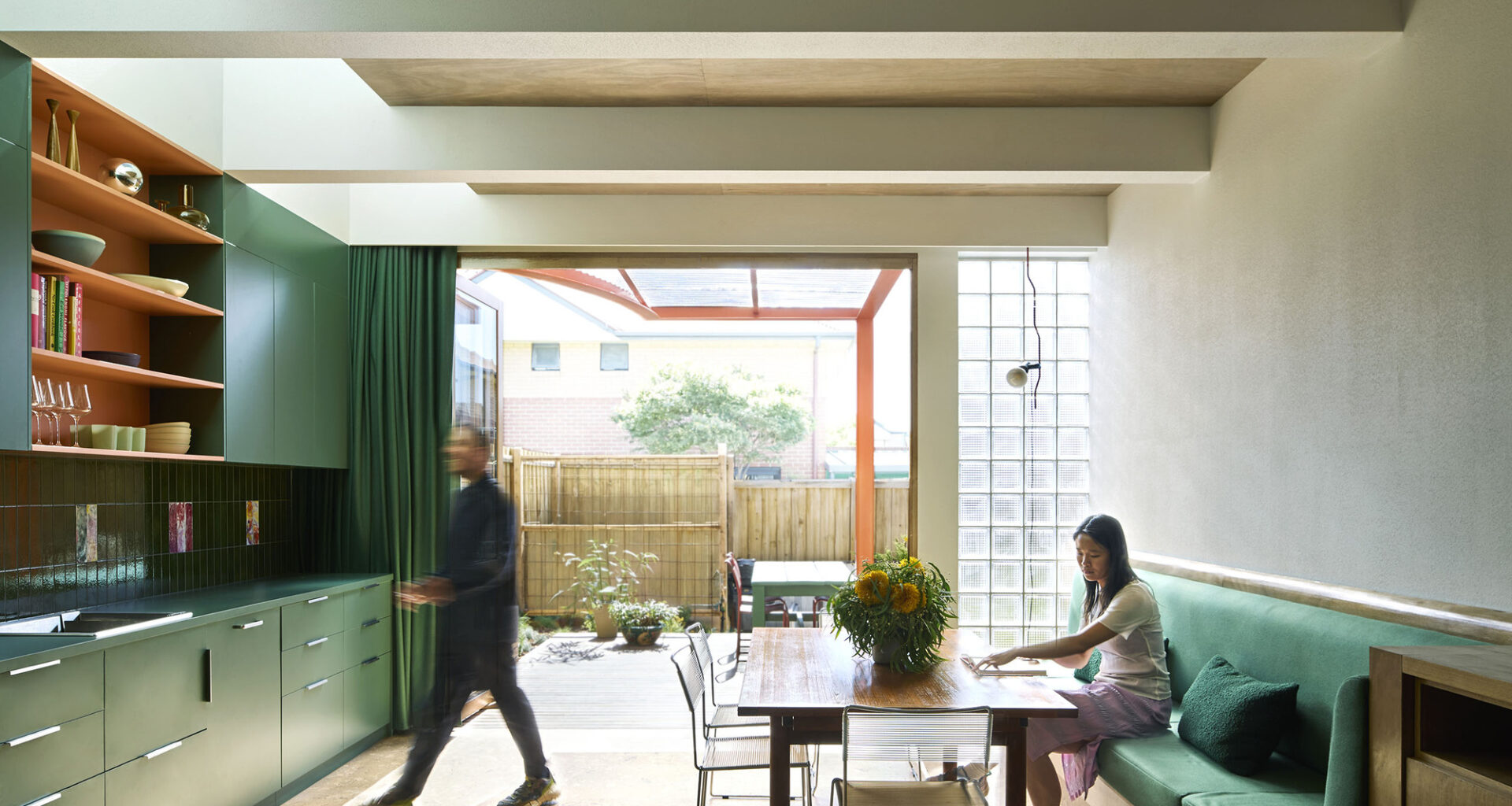 A House To Gather / Sibling Architecture