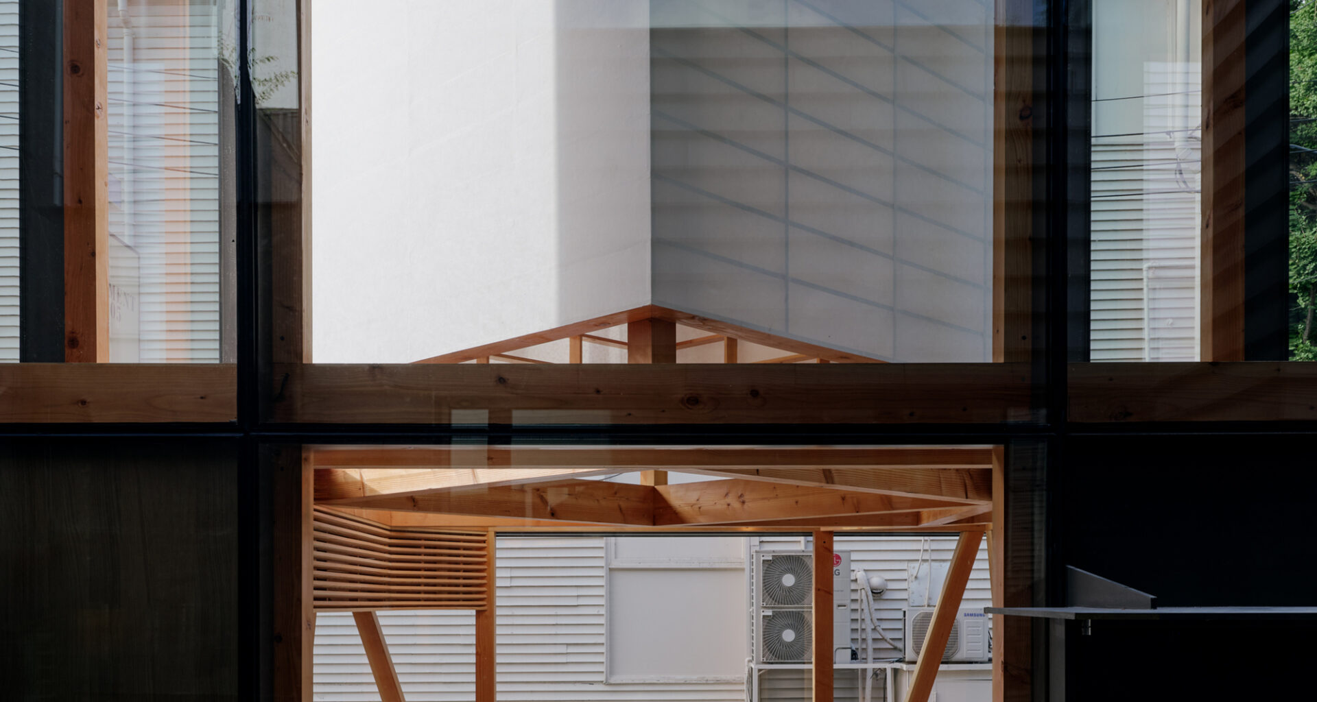 Perfumer H Seoul / Chakchak Studio