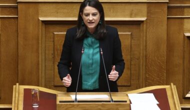 Greece posts EU’s largest unemployment drop, labor minister says