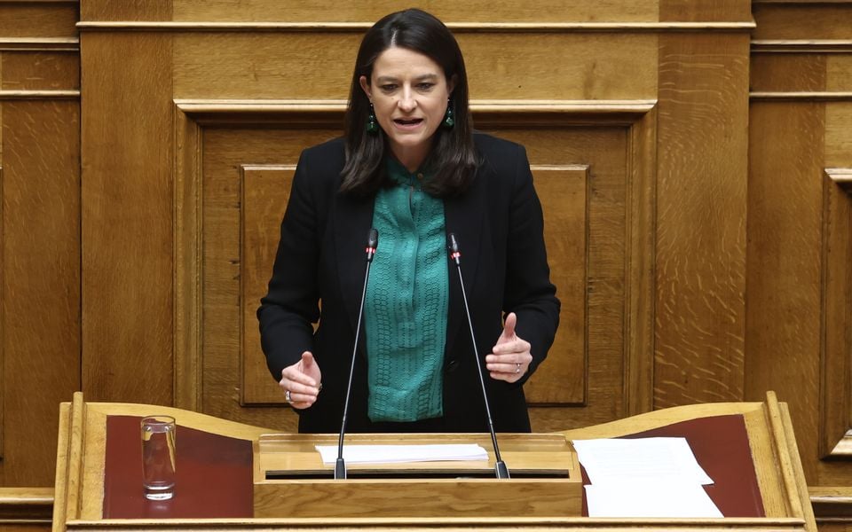 Greece posts EU’s largest unemployment drop, labor minister says