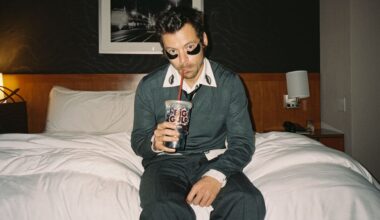 Harry Styles’s Disco Routine Includes Eye Patches