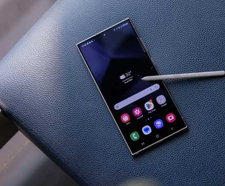 A Galaxy S24 Ultra with the S Pen on the edge of a seat