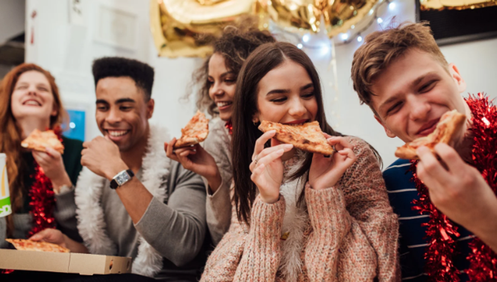 teens, teen house, teens hanging out, teens having fun, teenagers