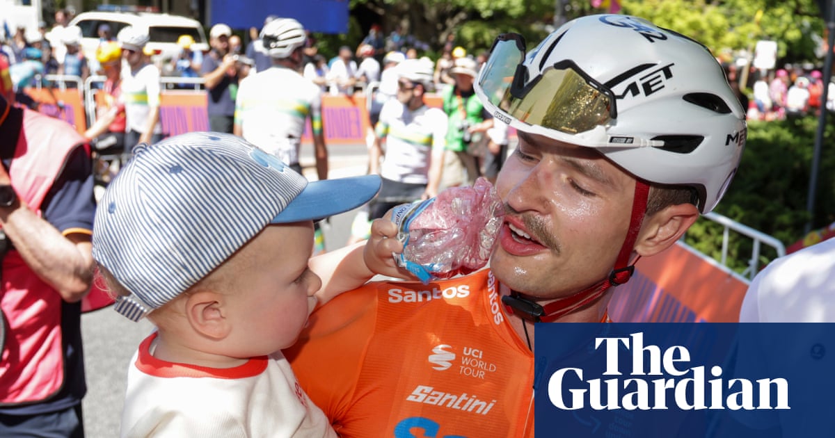 Jay Vine recovers from kangaroo crash to win Tour Down Under for second time | Cycling