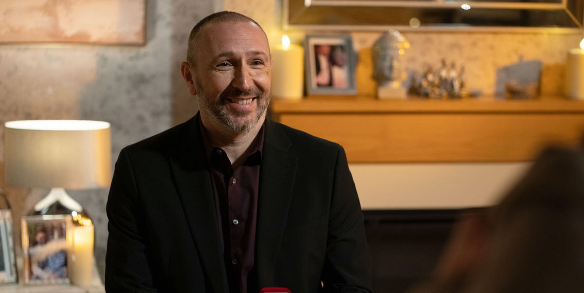 EastEnders' Ross rocked by huge Vicki bombshell in surprise proposal scenes