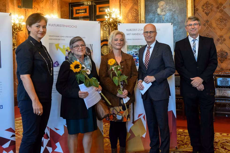 seniors, loneliness, germany, elders, students