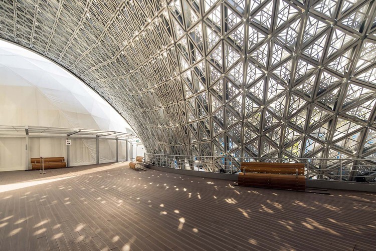 How Cities Design Public Life in the Shade - Image 5 of 20