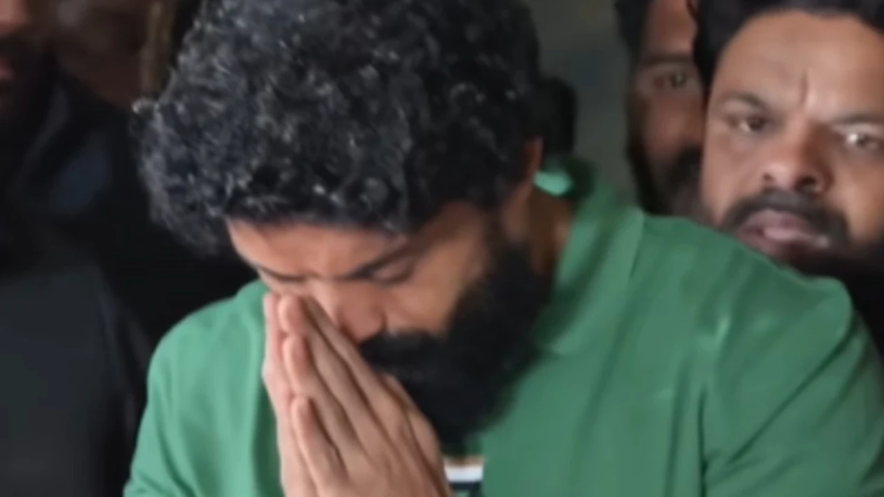 Nandamuri Kalyan Ram paying tribute to NTR on his death anniversary (Photo Credit: Pinkvilla)