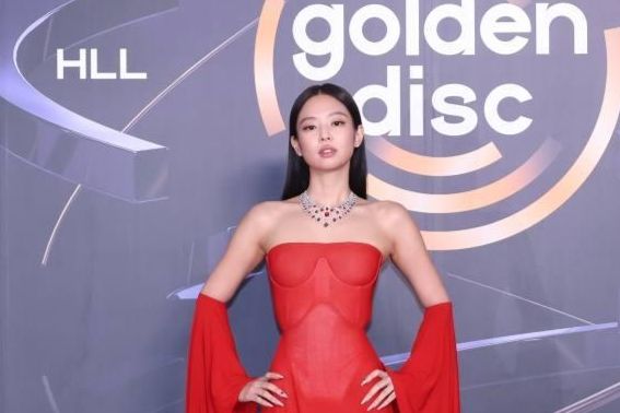 BLACKPINK's Jennie becomes one-woman headline at 40th Golden Disc Awards
