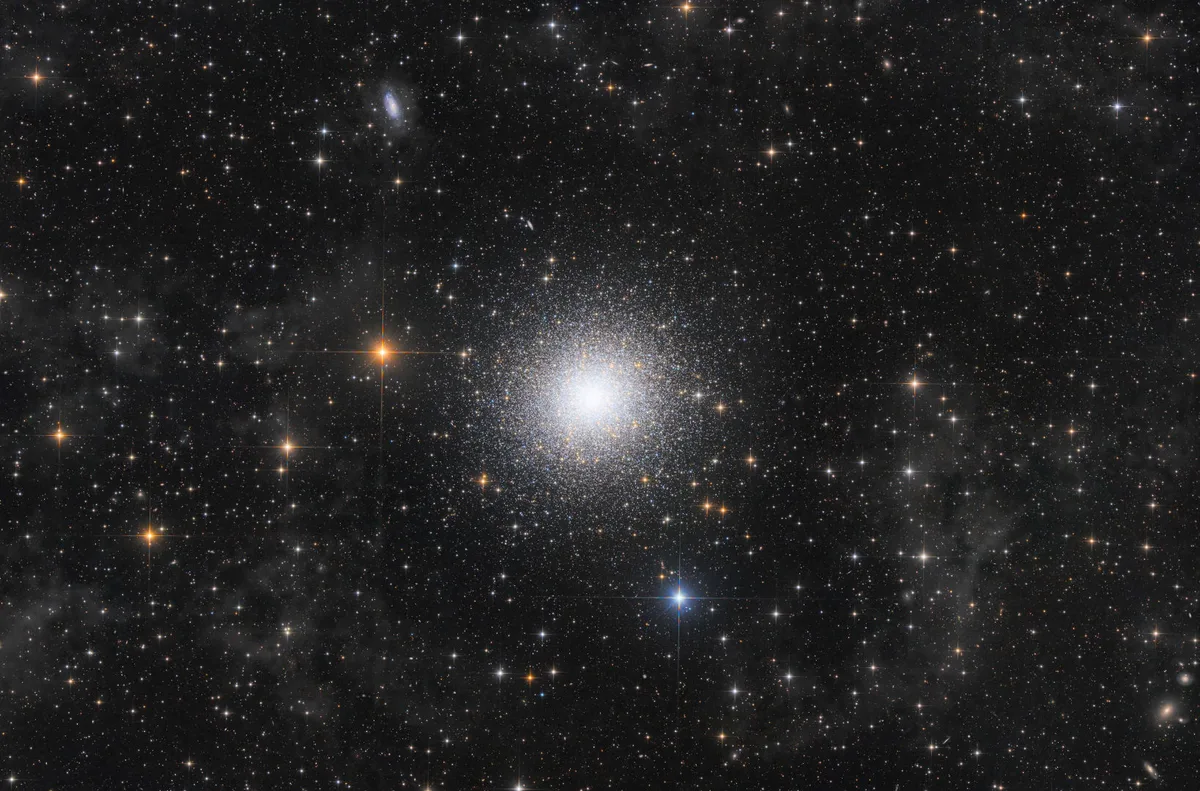 M13: An Ultra-Deep Exposure of the Popular Cluster © Distant Luminosity. Winner, Stars and Nebulae. Equipment: TS-Optics 200 mm/8 ONTC f/4 Newtonian telescope, iOptron CEM70G mount, ZWO ASI2600MM Pro camera, 800 mm f/4. Location: Pena Trevinca, Veiga, Gijón Municipality, Asturias, Spain, 25 September 2024