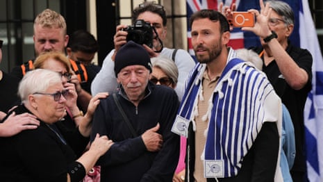 Rabbi reads names of 15 Bondi shooting victims, three times a day at beach memorial site – video
