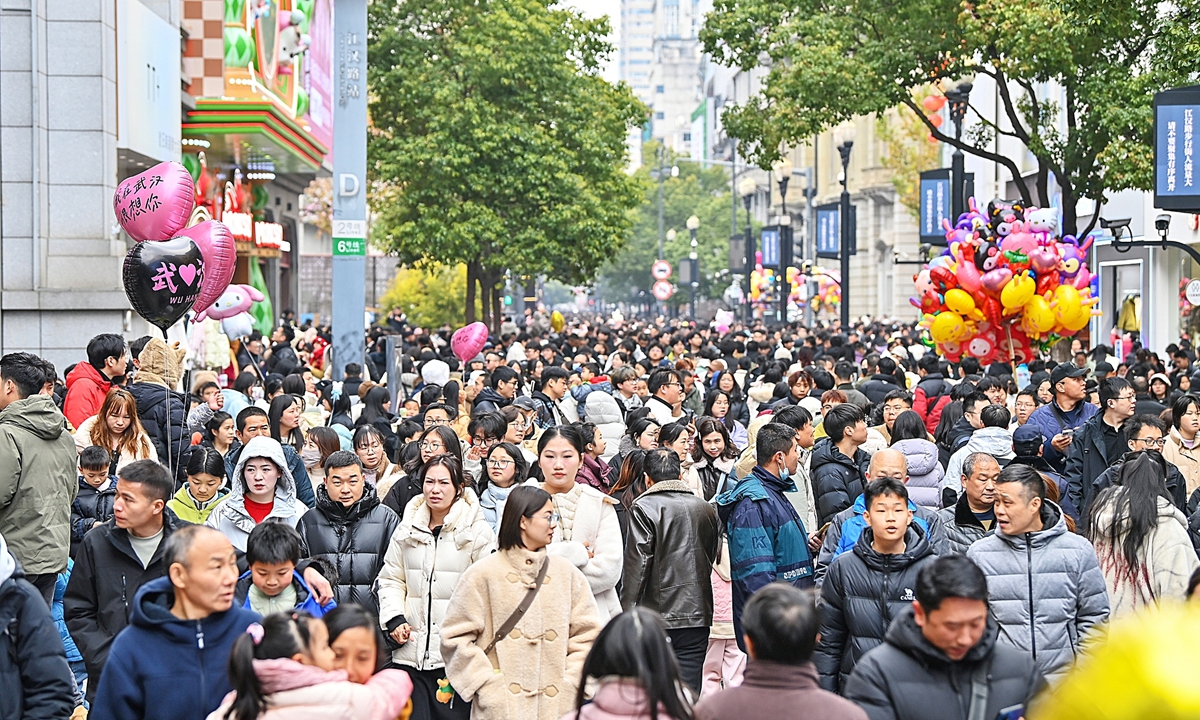 China's commerce ministry to boost consumption, opening-up in 2026