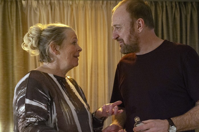 29_01_coro_bernie_mal Mal and Bernie chat to one another in Coronation Street