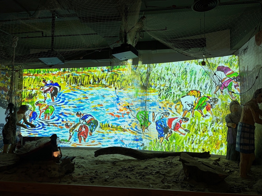 Another section where Professor Lin Xiang Xiong’s paintings on story of Nanyang were animated. Picture by Opalyn Mok