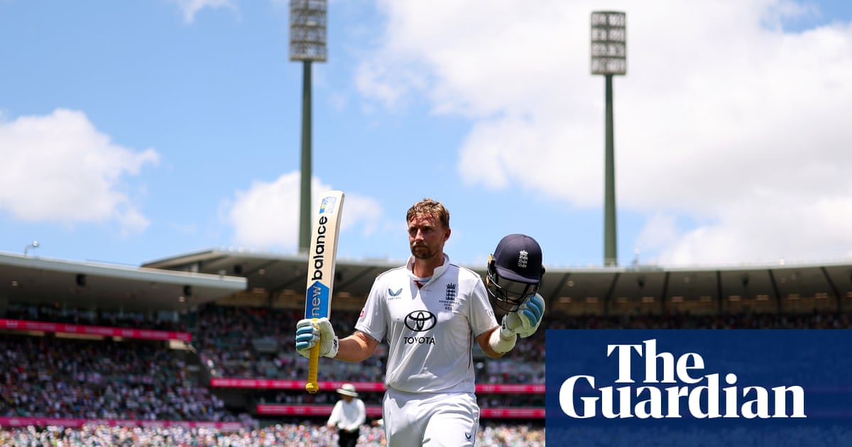 Root hits masterful century for England before Head leads Australia fightback | Ashes 2025-26