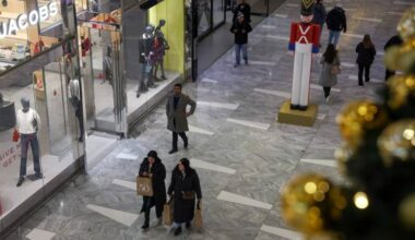 US consumer confidence improves further in January - breakingthenews.net