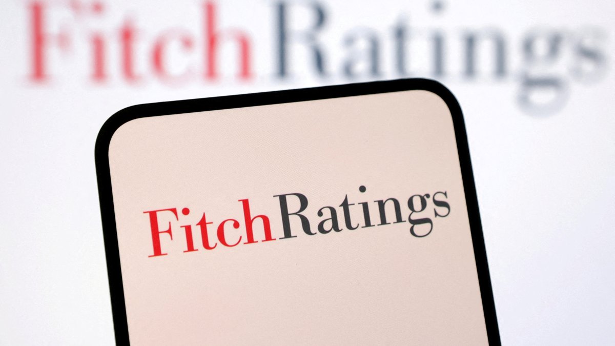 Fitch upgrades outlooks for 9 Turkish banks to 'positive'