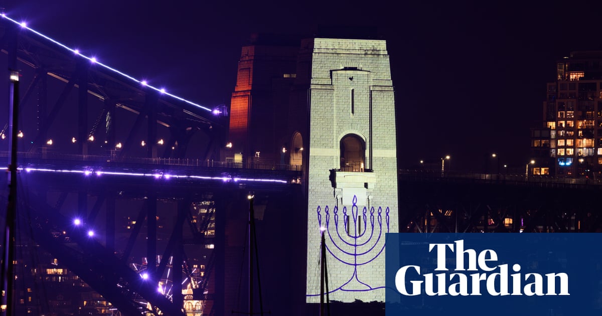 Business leaders and Catholic bishops join call for royal commission after Bondi attack | Bondi beach terror attack