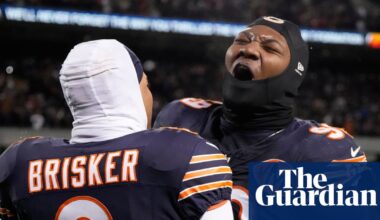 Williams sparks 18-point fightback as Bears oust Packers for first playoff win in 15 years | NFL