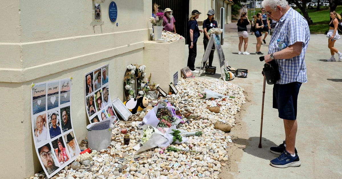 Australia Holds National Day of Mourning for Victims of Bondi Beach Hanukkah Shooting - Haaretz