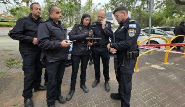 Israeli Police Officer Moderately Wounded After Man Threatening Suicide Set Him on Fire - Haaretz