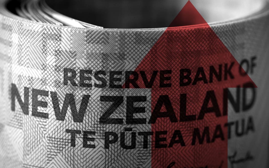 Money and arrow pointing up